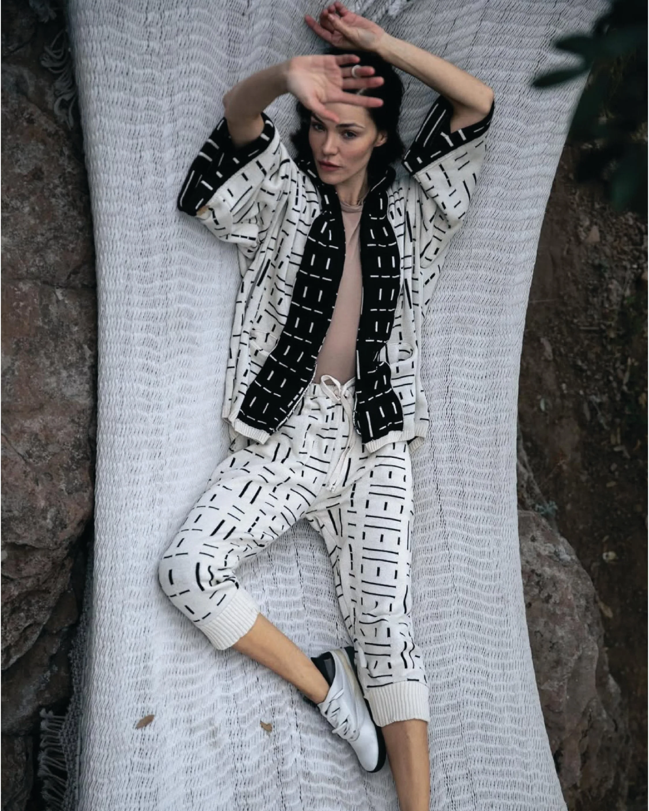 Tenoch Ash & Black Lounge Robe - Image 3